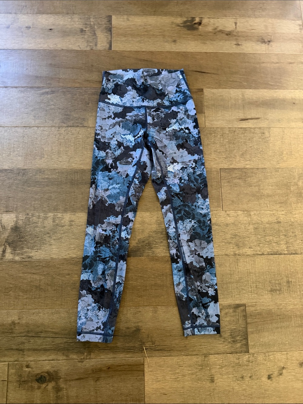 💘lululemon athletica Girls' Floral Camo Leggings - Blue/Gray